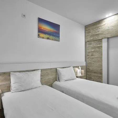 Weiss Estate By Estateautomata Daire Burgaz