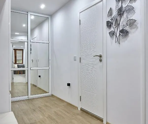 Weiss Estate By Estateautomata Apartament